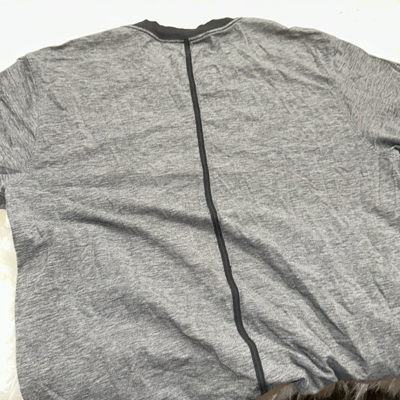 Lululemon striped athletic top size medium - Picture 4 of 5